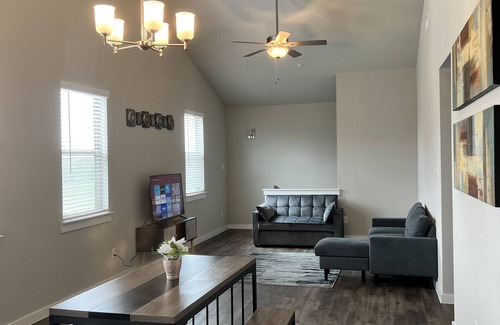 Venus Apartment | Lovely 2 bedroom apartment with private bathrooms that can sleep six people