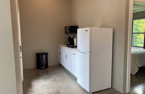 Mount Vernon Cottage | Lovely 2-bedroom cottage located in downtown Mount Vernon!