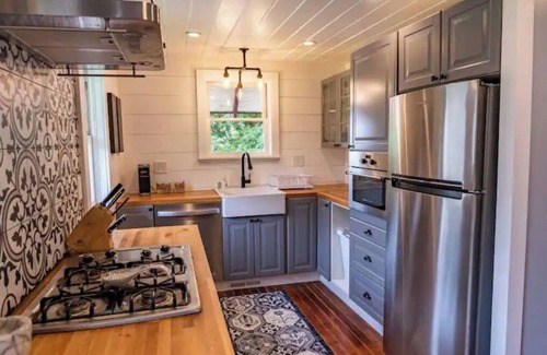Yakima House | Lovely 2 Bedroom Carriage House Unit with Loft