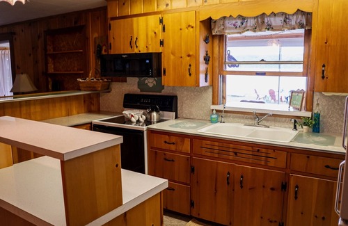 Walkerville Cottage | Lovely 2-Bedroom Cottage With Full Bath on School Section Lake. With Bunk House.