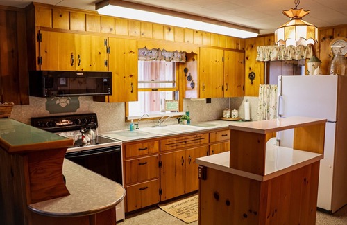 Walkerville Cottage | Lovely 2-Bedroom Cottage With Full Bath on School Section Lake. With Bunk House.