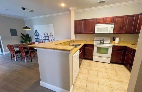Four Corners Condo | Lovely 2 Bedroom Condo near Disney and Attractions n