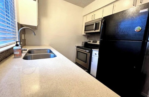 Franklin Park Condo | Lovely 2-bedroom Condo! Easy Access to Downtown!