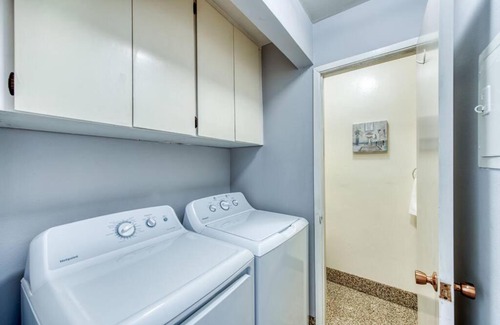 Raisin Apartment | Lovely 2 bedroom condo in quiet location