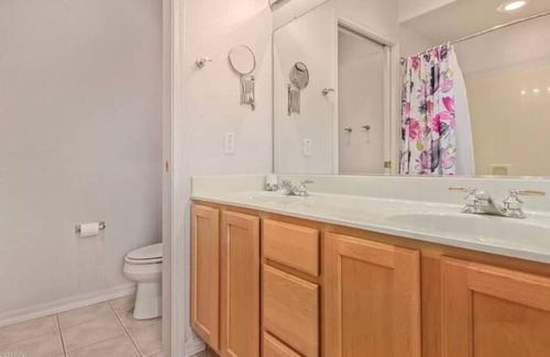 Superstition Springs Condo | Lovely 2-bedroom condo with a fountain view
