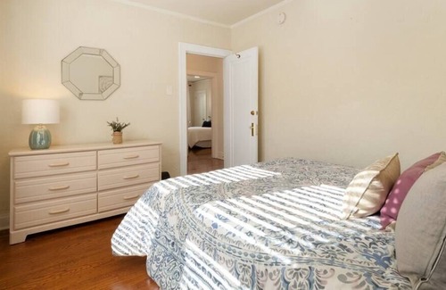 St. Louis Apartment | Lovely 2 Bedroom | Dogtown | Full Kitchen