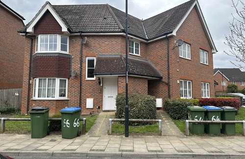 Thamesmead Apartment | Lovely 2 Bedroom Family Holiday Home in London