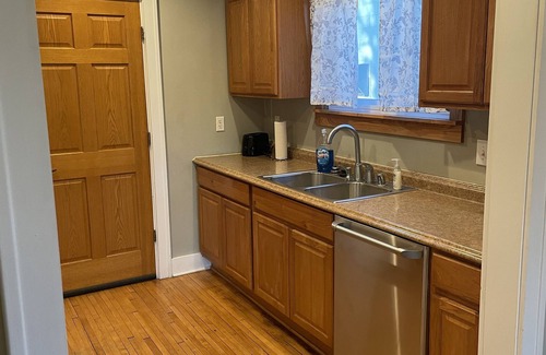 Hibbing Apartment | Lovely 2 Bedroom Ground Level Rental - Downtown