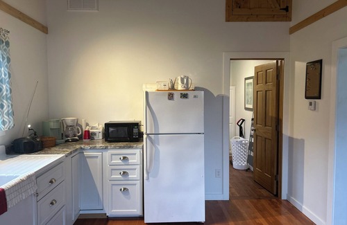 Irvine House | Lovely 2-bedroom house on the Allegheny River