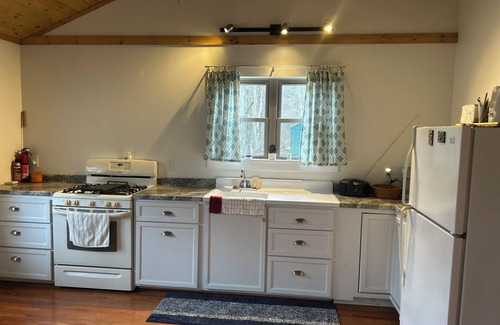 Irvine House | Lovely 2-bedroom house on the Allegheny River