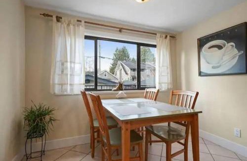 Kitsilano House | Lovely 2 Bedroom Kits Home - Walk to the Beach