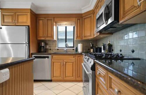 Kitsilano House | Lovely 2 Bedroom Kits Home - Walk to the Beach