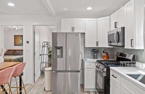 Santa Ana House | Lovely 2 Bedroom only 7 miles away from Disneyland!