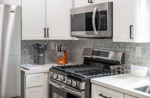 Santa Ana House | Lovely 2 Bedroom only 7 miles away from Disneyland!