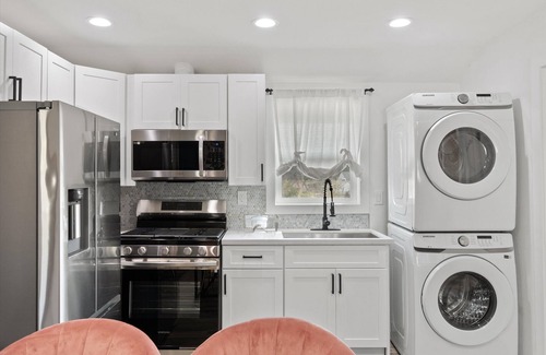 Santa Ana House | Lovely 2 Bedroom only 7 miles away from Disneyland!