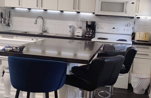 Waubaushene Apartment | Lovely 2-Bedroom Rental by Georgian Baynclose to national park, Tim Horton, LCBO
