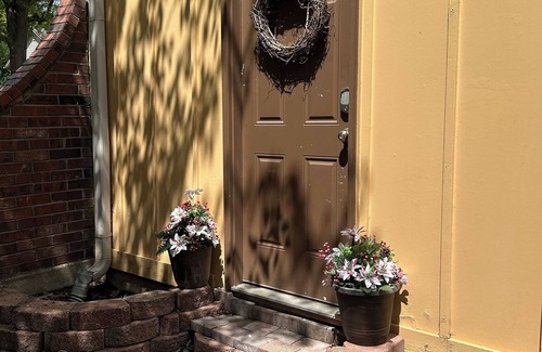 Blue Springs House | Lovely 2-bedroom room rental in Blue Springs