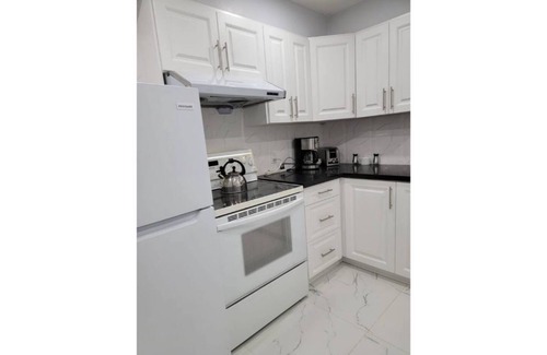 Streetsville Apartment | Lovely 2-Bedroom Rental Unit in Streetsville.