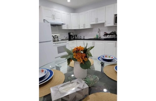 Streetsville Apartment | Lovely 2-Bedroom Rental Unit in Streetsville.