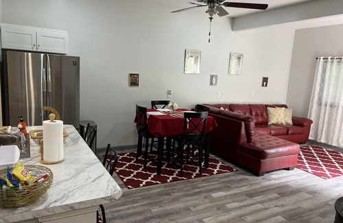 Columbus Apartment | Lovely 2 bedroom rental unit with free parking