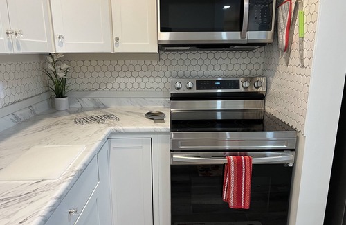 Columbus Apartment | Lovely 2 bedroom rental unit with free parking