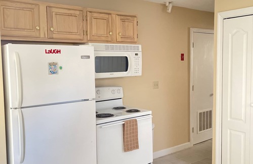 Cranston Apartment | Lovely 2-bedroom rental unit w/free parking