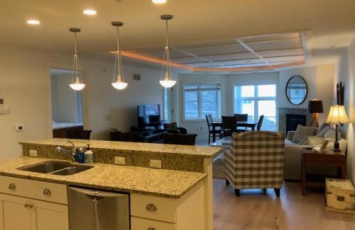 Traverse City House | Lovely 2-bedroom Suite with lots of Amenities