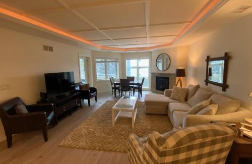 Traverse City House | Lovely 2-bedroom Suite with lots of Amenities