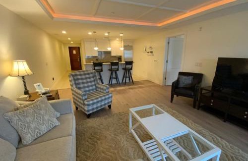 Traverse City House | Lovely 2-bedroom Suite with lots of Amenities