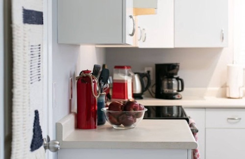 Colwood House | Lovely 2 bedroom suite steps from The beach