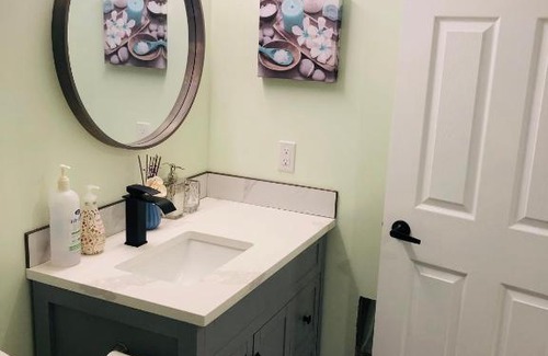 Springbank Hill House | Lovely 2-bedroom suite with private entrance