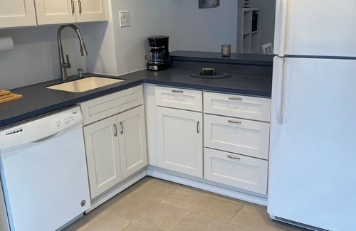 Long Branch Apartment | Lovely 2 Bedroom Unit in Long Branch, close to the beach, and NJ Transit.