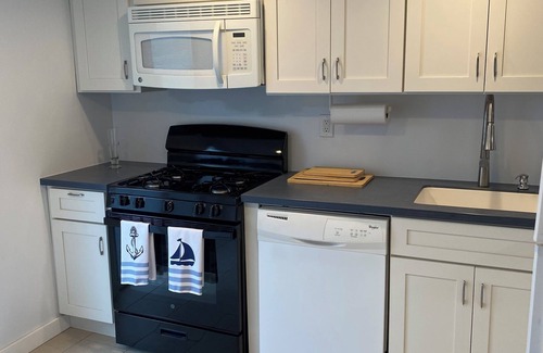 Long Branch Apartment | Lovely 2 Bedroom Unit in Long Branch, close to the beach, and NJ Transit.