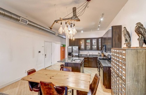 Downtown Springfield Apartment | Lovely 2-Bedroom Unit in Springfield