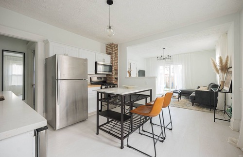 Tremont House | Lovely 2 Bedroom Unit with a Hot Tub