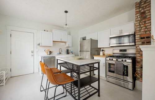 Tremont House | Lovely 2 Bedroom Unit with a Hot Tub