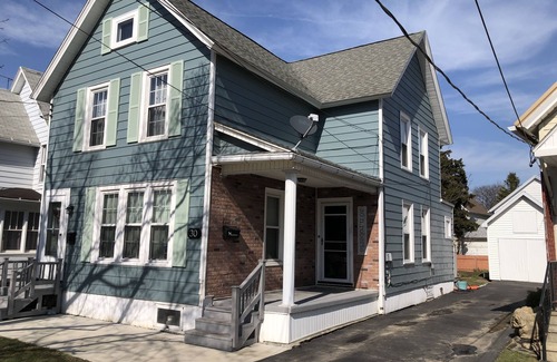 Dunkirk Apartment | Lovely 2 bedroom upper, close to Lake Erie beaches