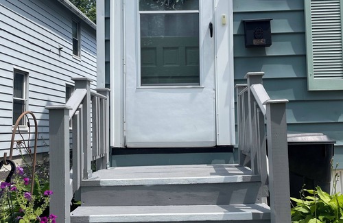 Dunkirk Apartment | Lovely 2 bedroom upper, close to Lake Erie beaches