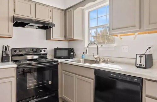Bowling Green Condo | Lovely 2- Bedroom Condo located in the heart of BG
