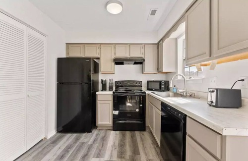 Bowling Green Condo | Lovely 2- Bedroom Condo located in the heart of BG