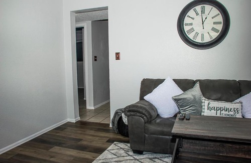 Village Seven Apartment | Lovely 2 bedroom! Close to All in a 4Plex