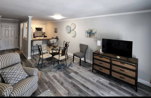 Fairfield Bay Condo | Lovely 2 Bedroom Condo- in the Heart of FFB