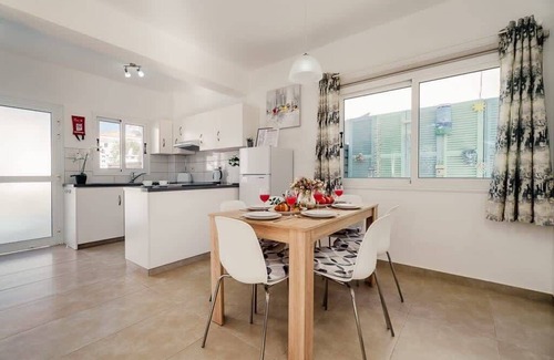 Paralimni Villa | Lovely 2 Bedroom Villa in Ayia Triada: 150 metres from beach