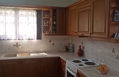 Paralia Porovitsis Villa | Lovely 2-Bedroom Villa in Akrata, all seasons!