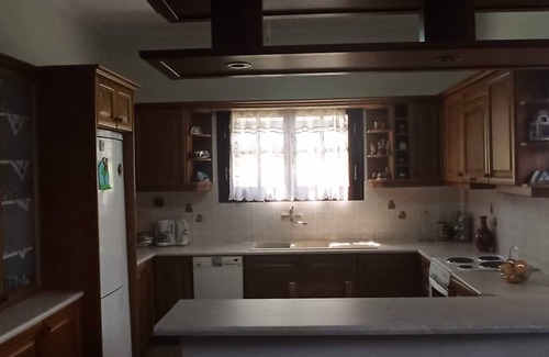 Paralia Porovitsis Villa | Lovely 2-Bedroom Villa in Akrata, all seasons!