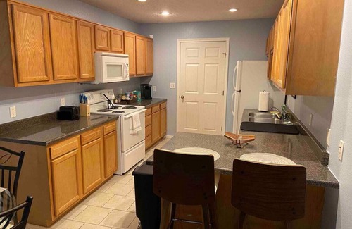 Clovis House | Lovely 2 bedroom w/2 bathroom cozy & clean rental