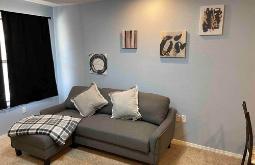 Clovis House | Lovely 2 bedroom w/2 bathroom cozy & clean rental