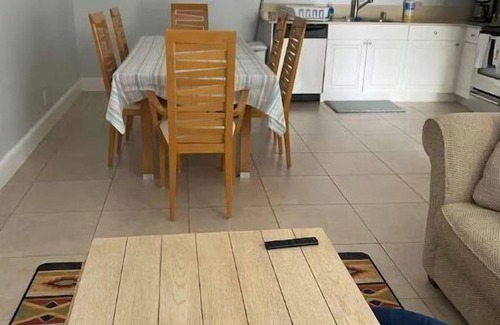 Jupiter House | Lovely 2 Bedroom with a Pool