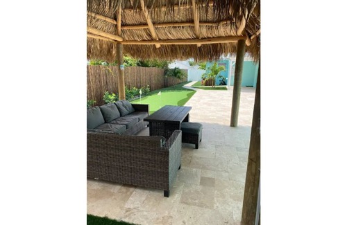 Jupiter House | Lovely 2 Bedroom with a Pool