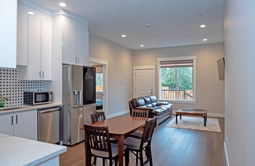 SeaTac Apartment | Lovely 2-bedrooms serviced apartment!